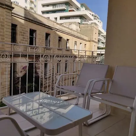 Apartment Central Near Ferry