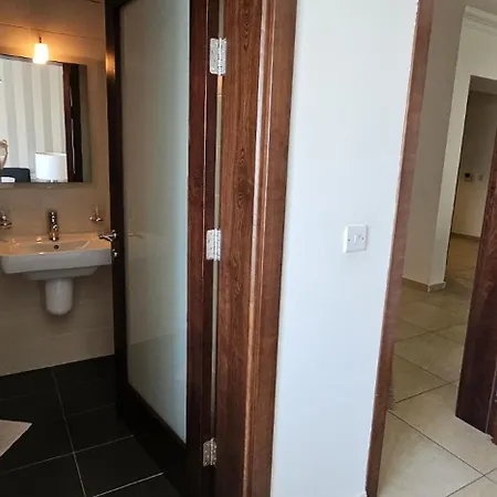 Apartment Central Near Ferry