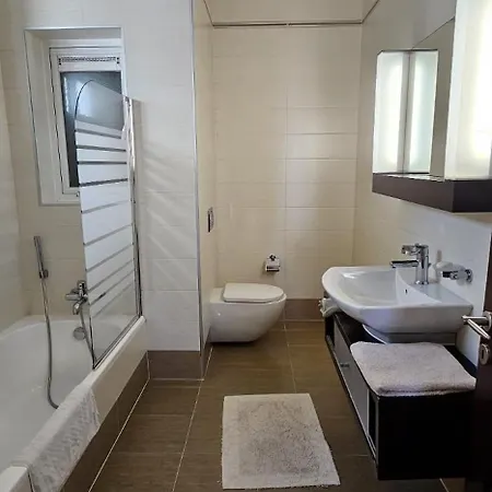 Apartment Central Near Ferry *